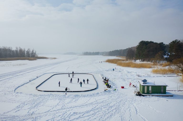 Kā Latvijas hokejs turas virs ūdens